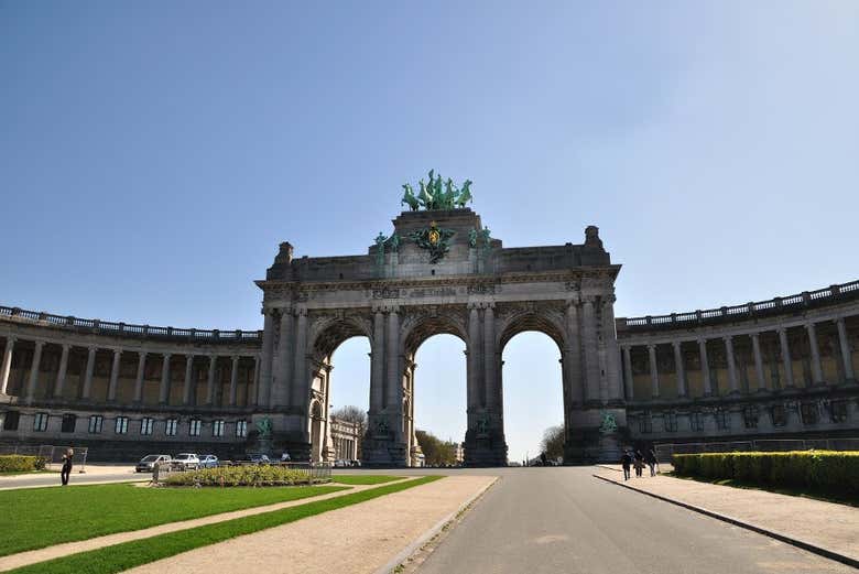 Brussels sightseeing bus at Place Royale