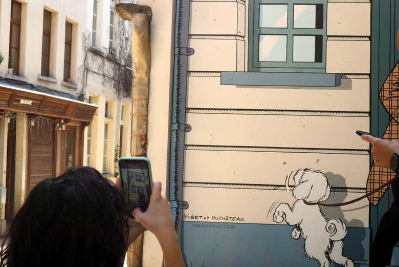 Taking pictures of the murals