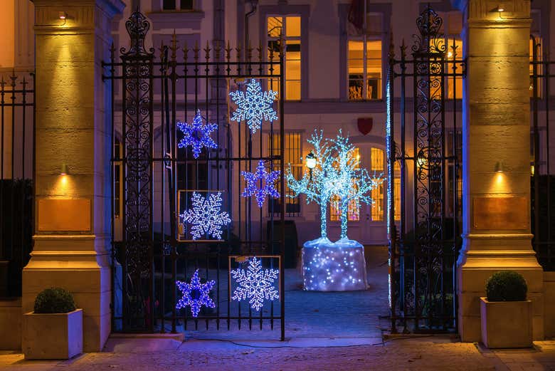 See how Brussels gets dressed in its holiday best for the season